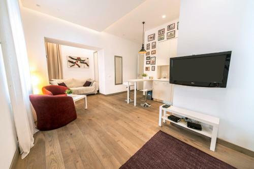 Luxury Center Point Apartment