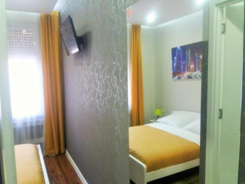 Hostal M&c - Modern Rooms