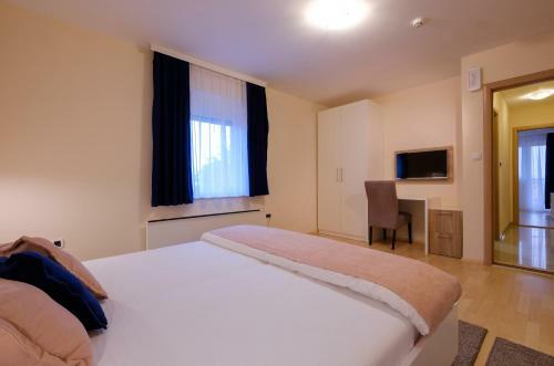 Airport Hotel Garni