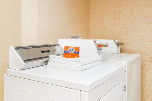 Hotel Days Inn And Suites Altamonte Springs
