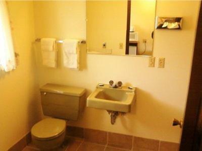 Shady Oaks Motel