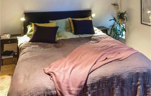 Three-bedroom Holiday Home In Saltsjo-boo