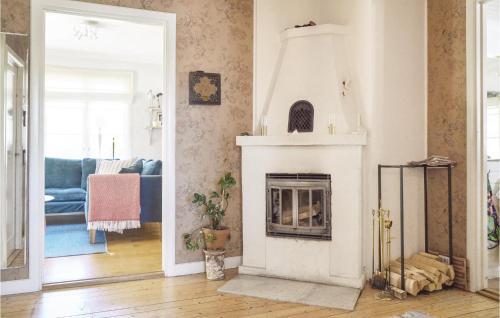 Three-bedroom Holiday Home In Saltsjo-boo