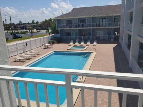Hotel Coastal Waters Inn