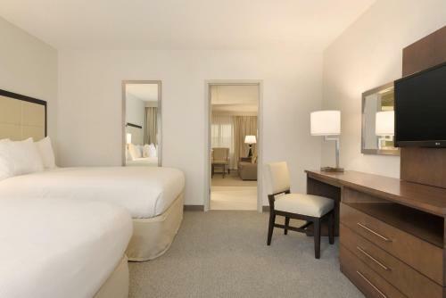 Brookfield Suites Hotel & Convention Center