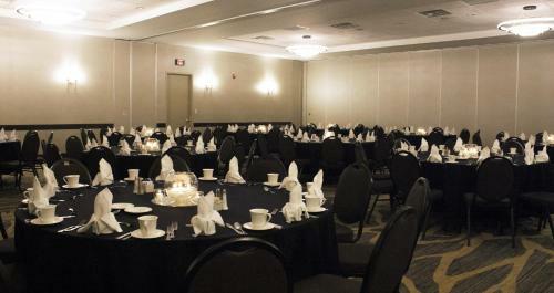 Brookfield Suites Hotel & Convention Center