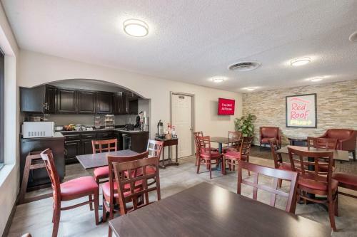 Hotel Red Roof Inn Plus+ & Suites Opelika