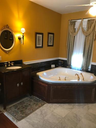 Edgewood Manor Inn Bed And Breakfast