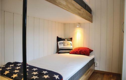 Two-bedroom Holiday Home In Rockneby