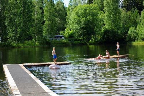 Lits Camping, Stugby Och Kanot