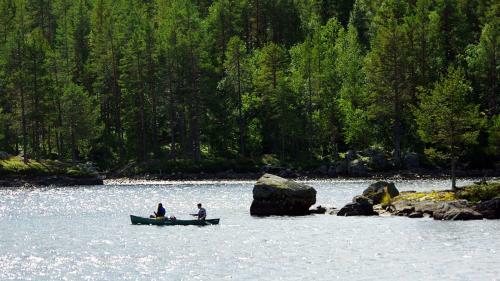 Lits Camping, Stugby Och Kanot