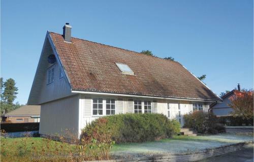 Three-bedroom Holiday Home In Ahus