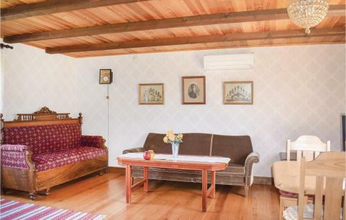 Two-bedroom Holiday Home In Lenhovda