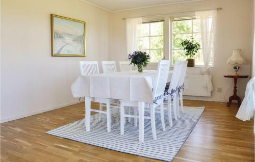 Five-bedroom Holiday Home In Saffle