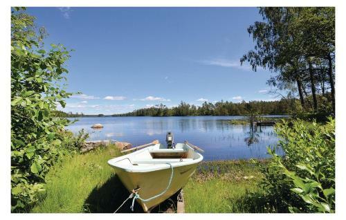 Two-bedroom Holiday Home In Broaryd