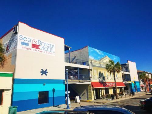Apartamentos Sea And Breeze Hotel And Condo