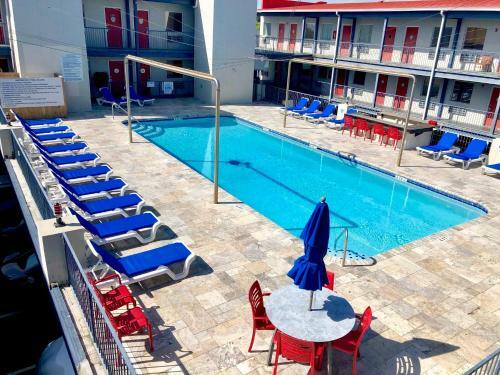 Apartamentos Sea And Breeze Hotel And Condo