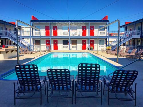 Apartamentos Sea And Breeze Hotel And Condo