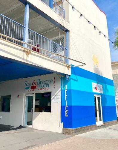 Apartamentos Sea And Breeze Hotel And Condo