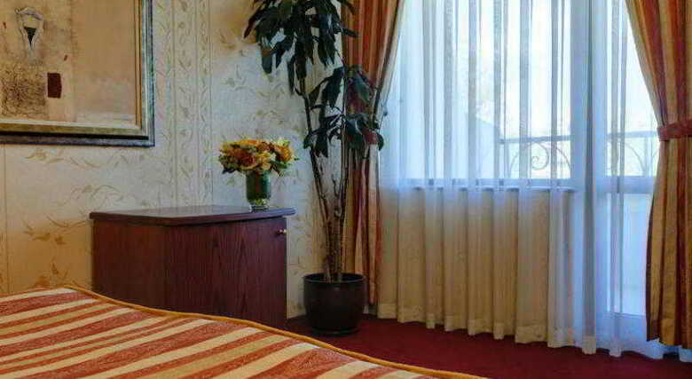 Hotel Capitol