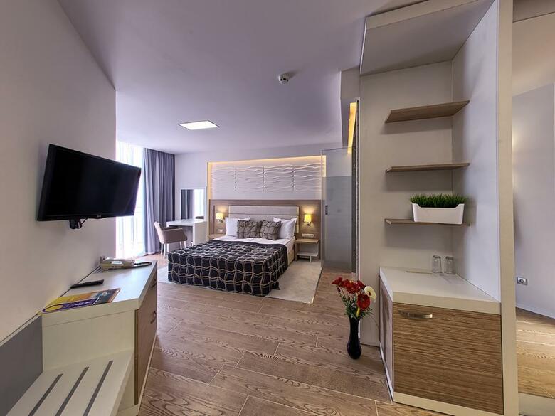 Hotel Luna (.)