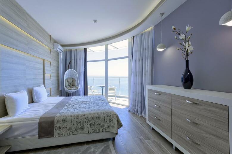 Hotel Luna (.)