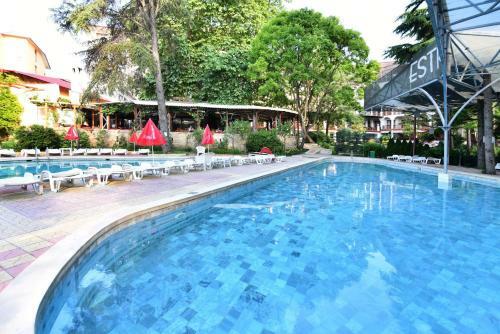 Hotel Estreya Palace