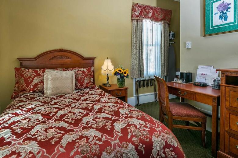 Hotel Rose Garden Inn
