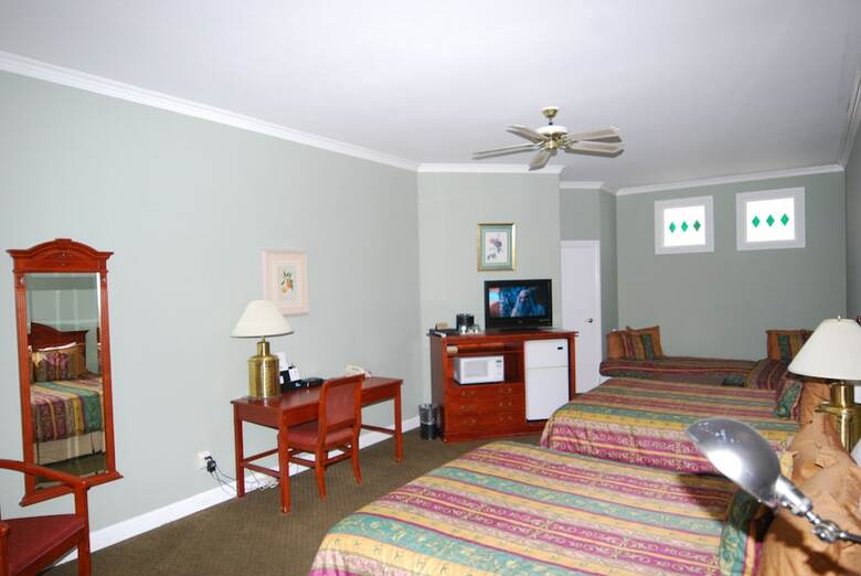Hotel Rose Garden Inn