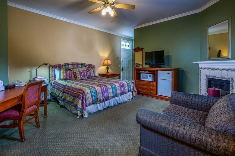 Hotel Rose Garden Inn