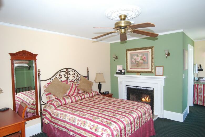 Hotel Rose Garden Inn
