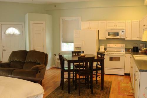Bed & Breakfast Acorn Hill Lodge And Spa
