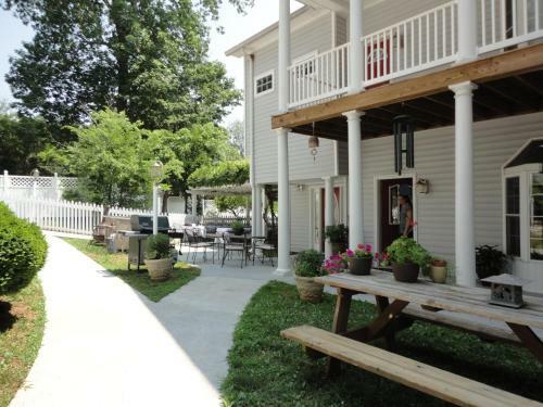 Bed & Breakfast Acorn Hill Lodge And Spa
