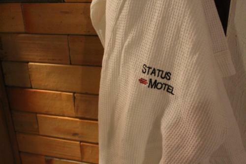 Hotel Status Motel