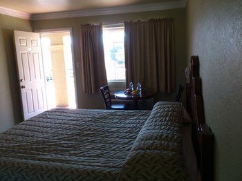 Motel Santa Ana Travel Inn