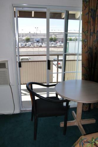Motel Lax Suites