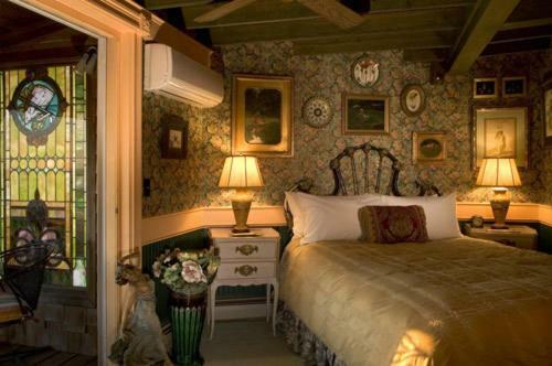 Posada Land's End Inn