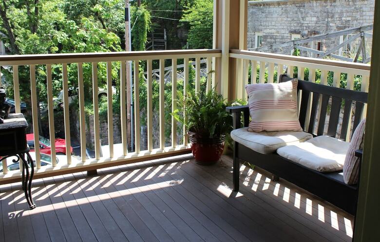 Bed & Breakfast All Seasons Inn