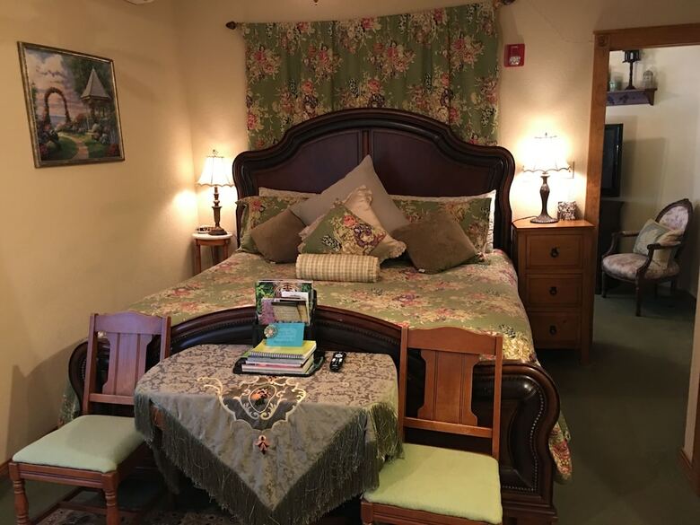 Bed & Breakfast All Seasons Inn