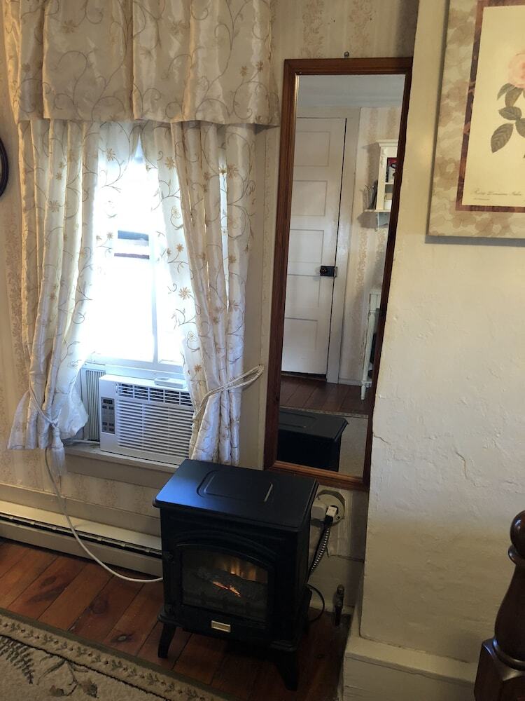 Bed & Breakfast All Seasons Inn