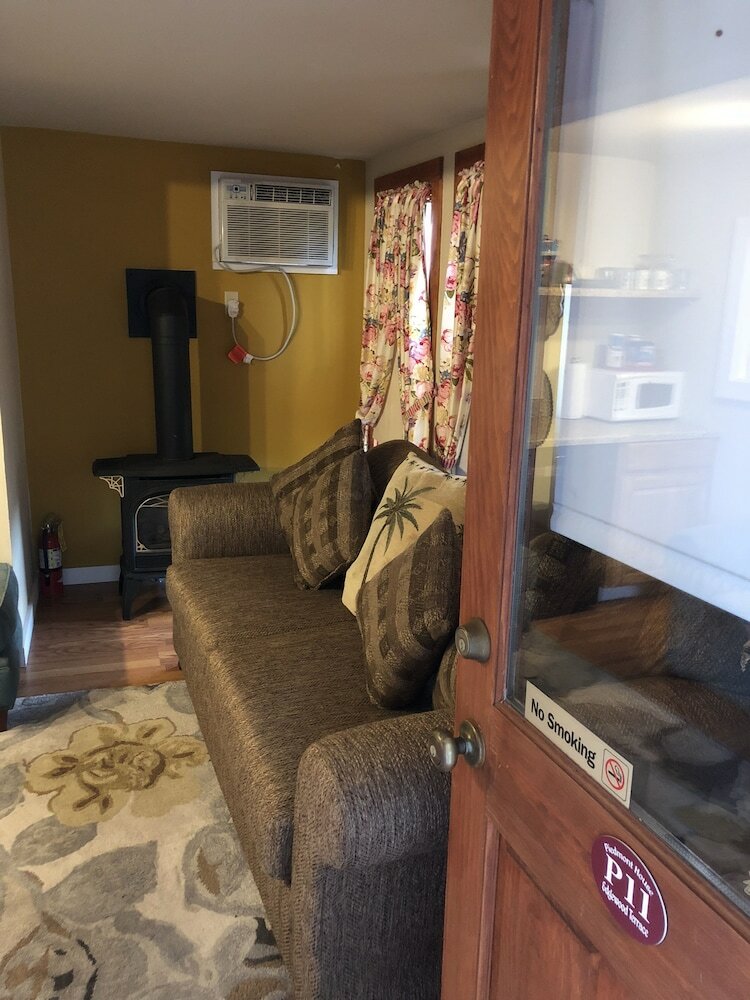 Bed & Breakfast All Seasons Inn
