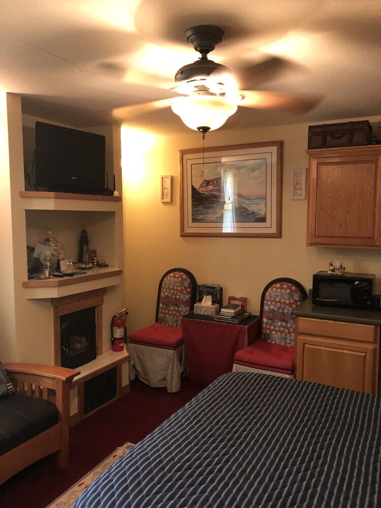 Bed & Breakfast All Seasons Inn