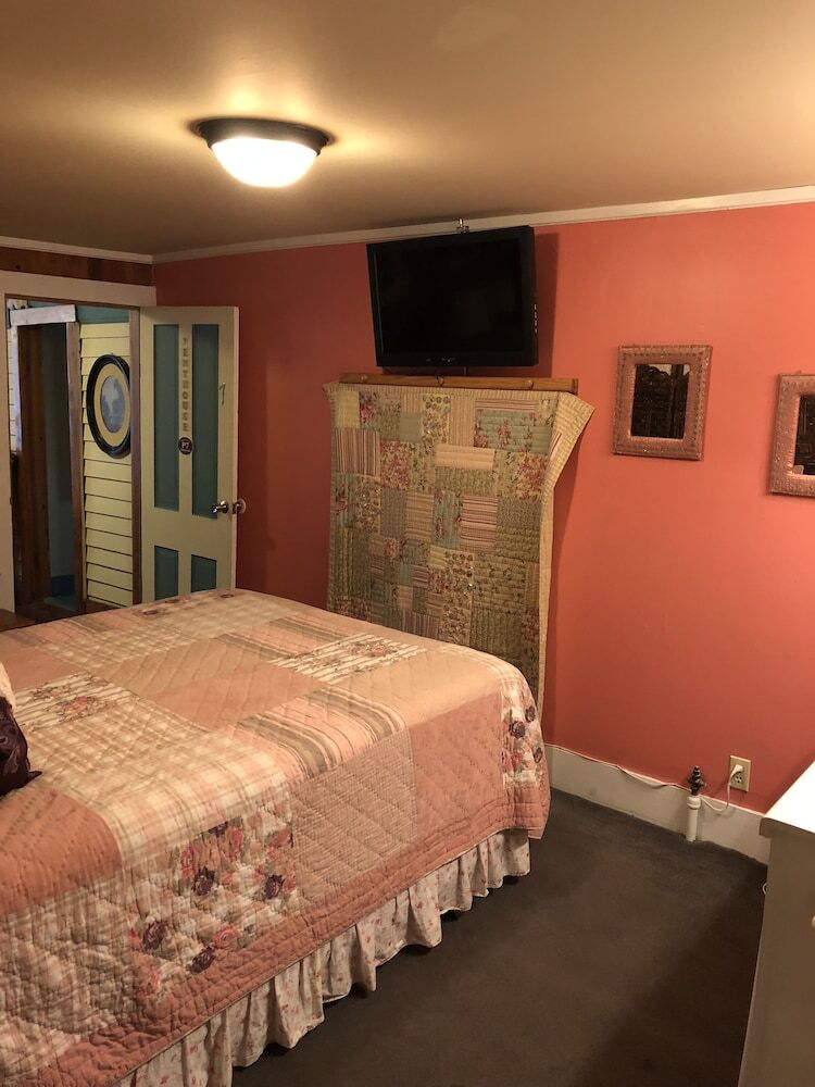 Bed & Breakfast All Seasons Inn
