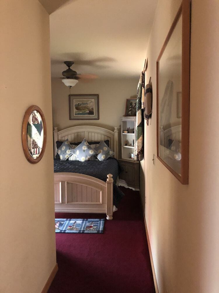 Bed & Breakfast All Seasons Inn