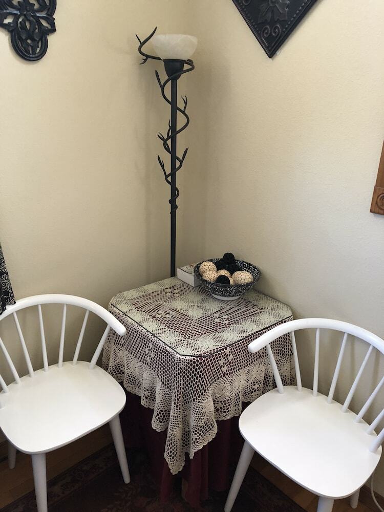 Bed & Breakfast All Seasons Inn