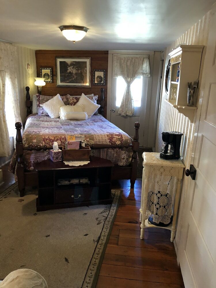 Bed & Breakfast All Seasons Inn