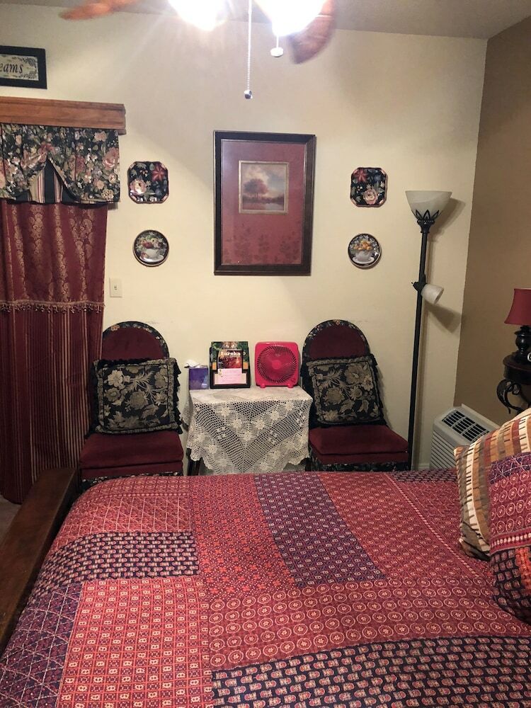 Bed & Breakfast All Seasons Inn