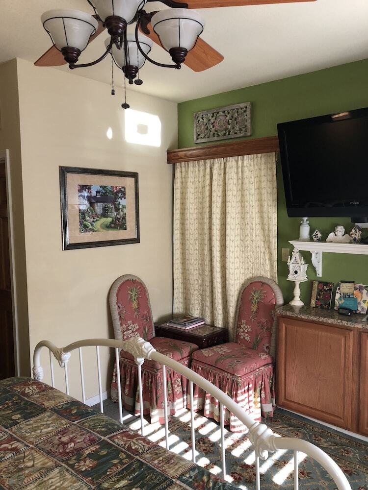 Bed & Breakfast All Seasons Inn