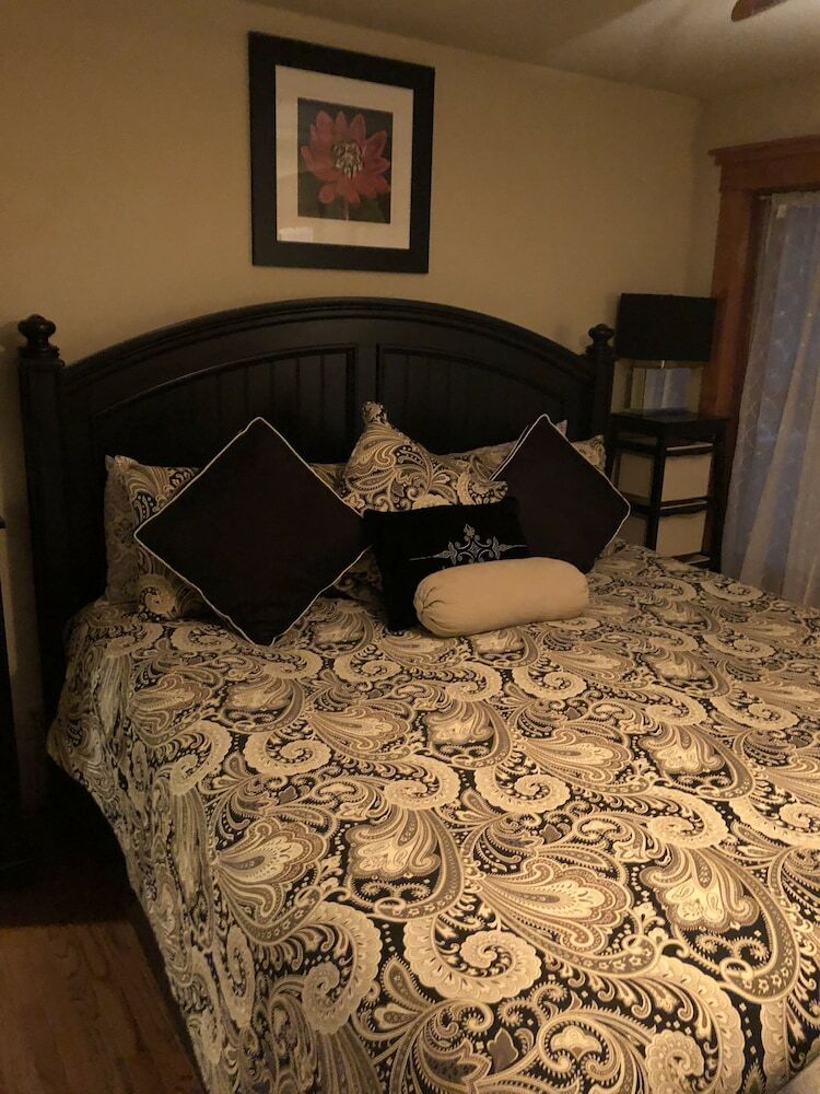 Bed & Breakfast All Seasons Inn