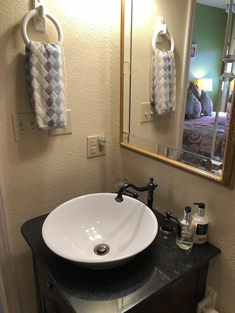 Bed & Breakfast All Seasons Inn